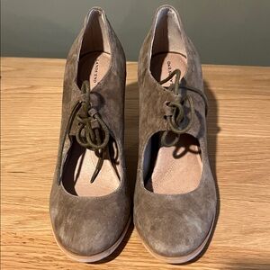 Lands End Women's Suede Heels (new - never worn)